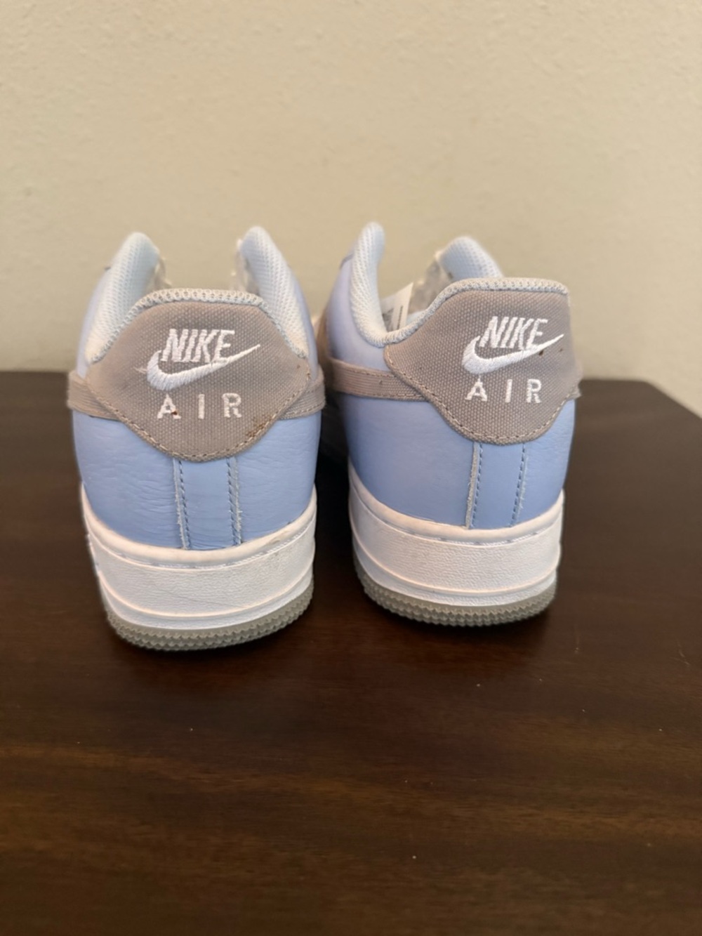 Nike Air Force 1 Low-Top Sneakers in Light Blue & White womens 8.5 - Picture 2 of 6
